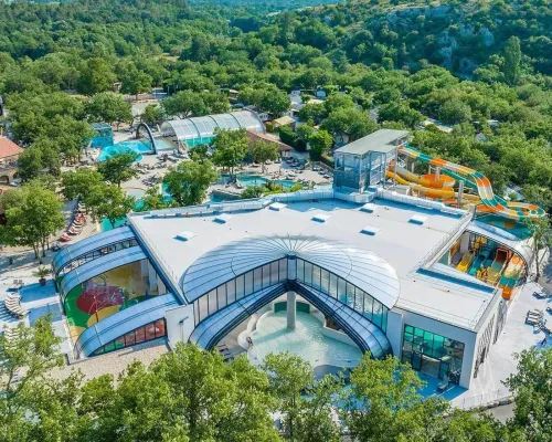 Overview of swimming pools Roan camping Le Ranc Davaine.