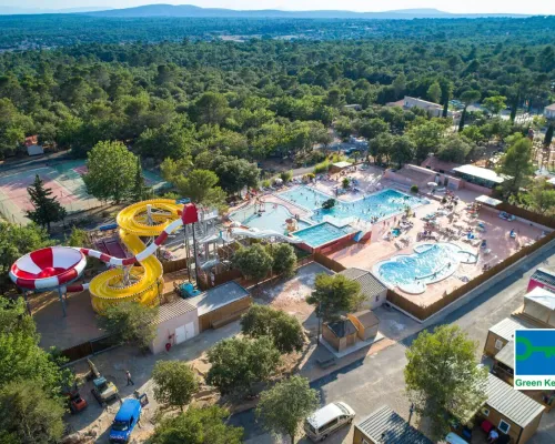 Overview swimming pool at Roan camping Du Verdon.